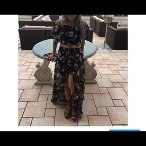 Two Piece Outfit off shoulder and shorts.